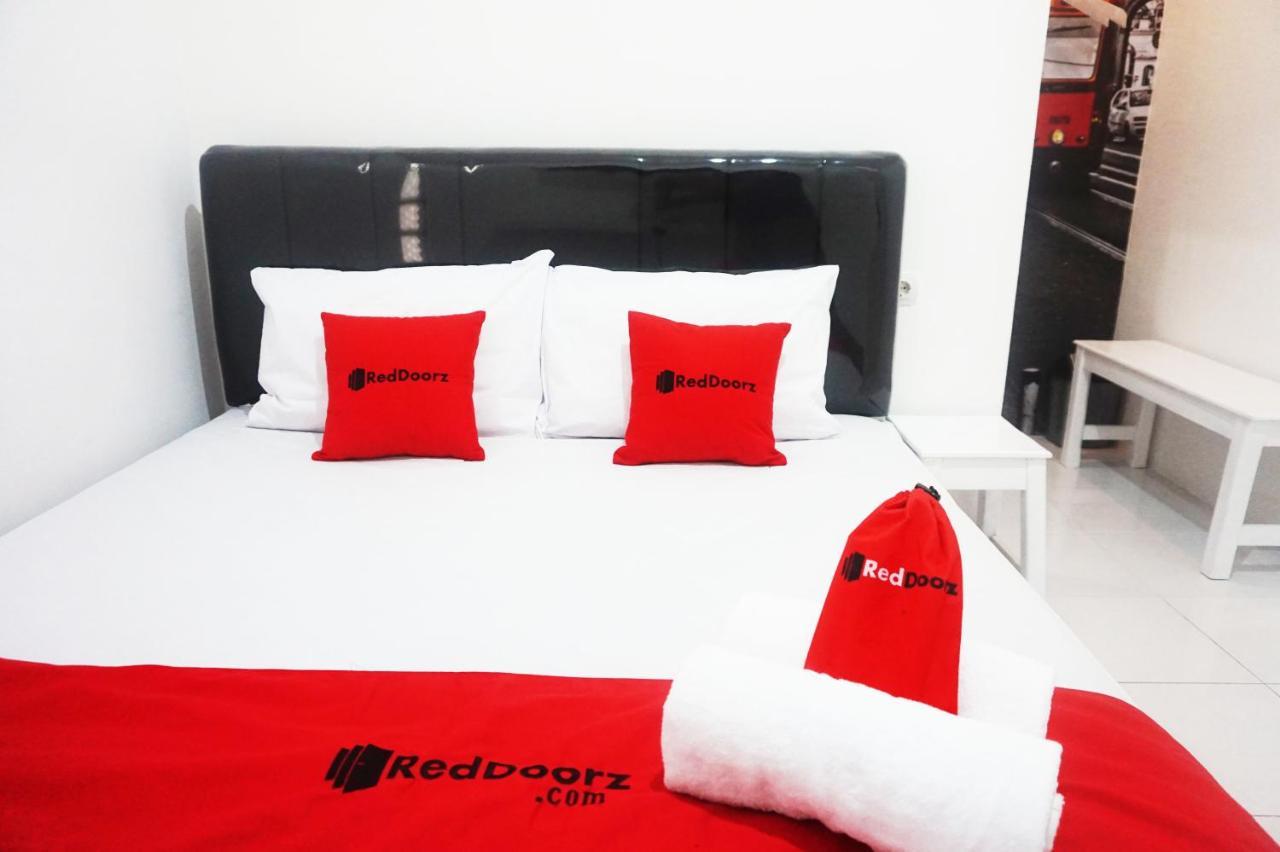Reddoorz @ Jalan Tanjung Blitar Hotel Luaran gambar