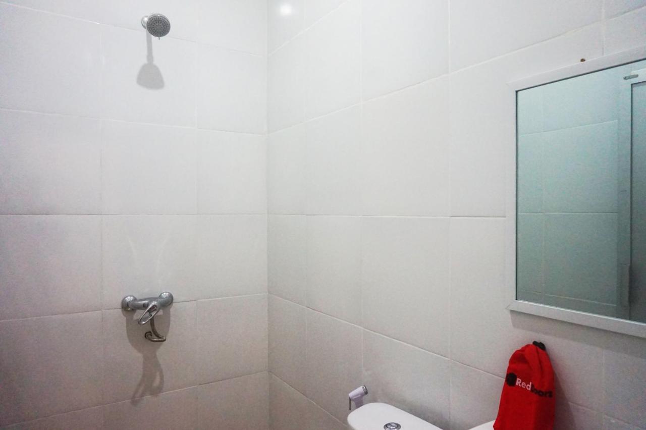 Reddoorz @ Jalan Tanjung Blitar Hotel Luaran gambar