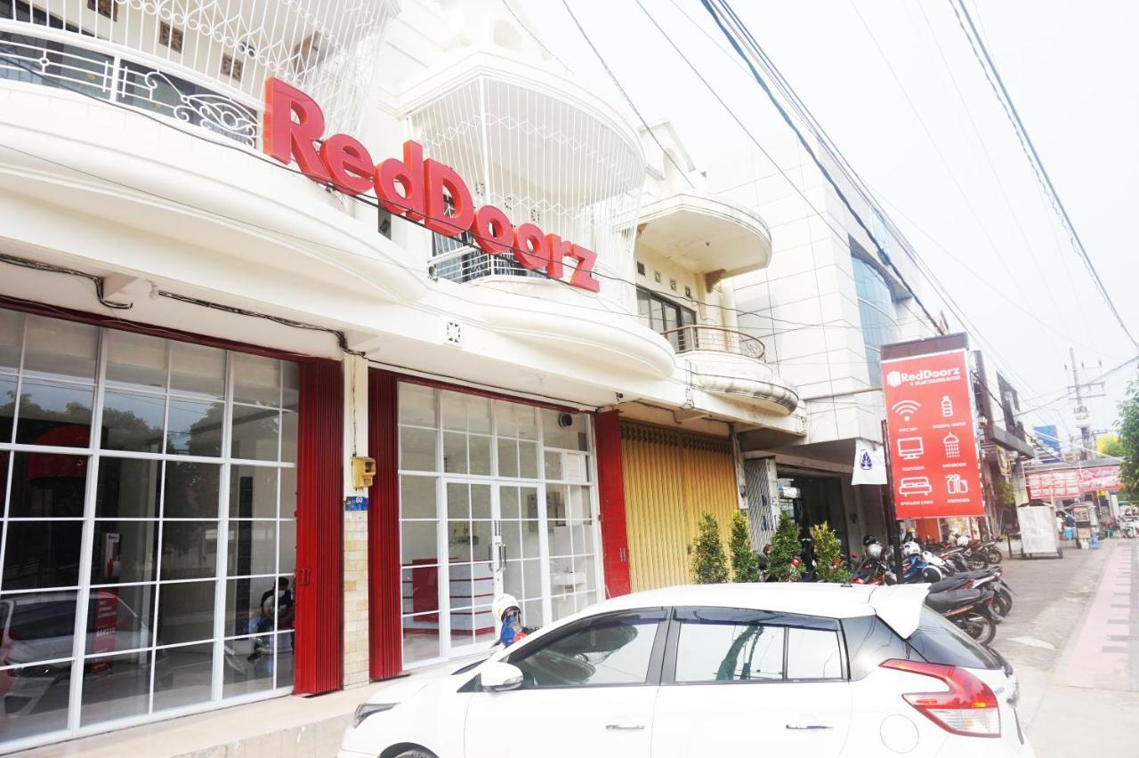 Reddoorz @ Jalan Tanjung Blitar Hotel Luaran gambar