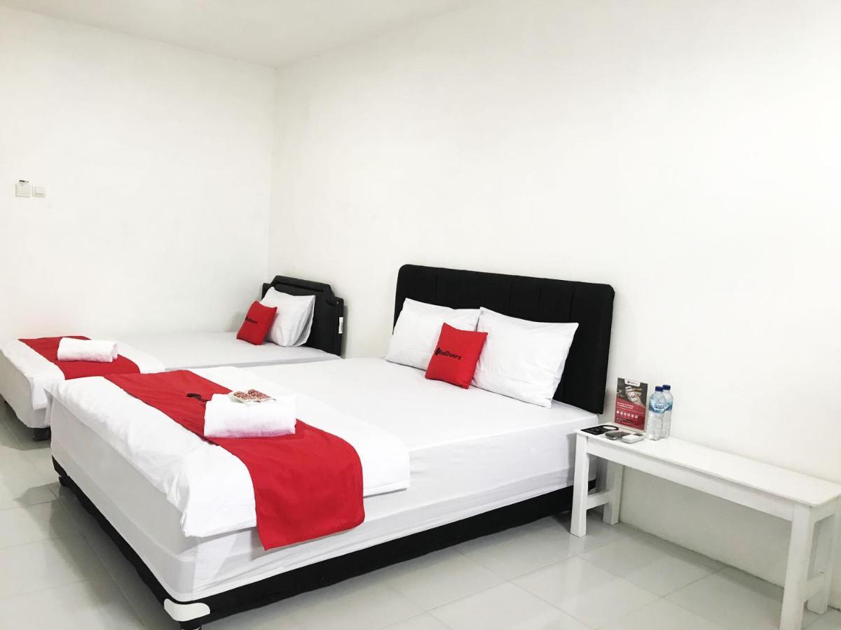 Reddoorz @ Jalan Tanjung Blitar Hotel Luaran gambar