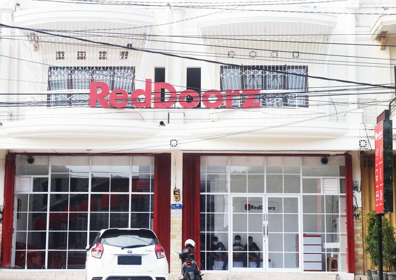 Reddoorz @ Jalan Tanjung Blitar Hotel Luaran gambar
